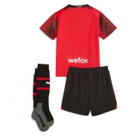 Camisa de time de futebol AC Milan Replicas 1º Equipamento Infantil 2023-24 Manga Curta (+ Calças curtas)